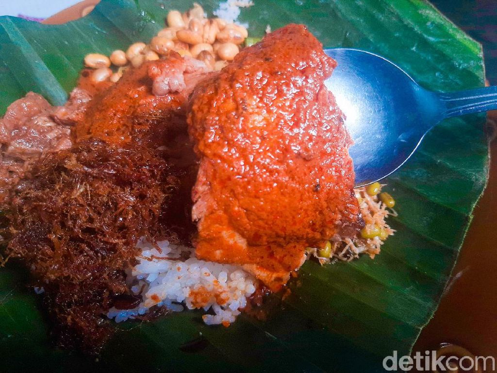 Cuma Rp 10 Ribu Bisa Kenyang Makan Nasi Campur Khas Lombok