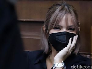 Telat Datang ke Sidang, Nia Ramadhani Mules-mules Telat Datang ke Sidang, Nia Ramadhani Mules-mules