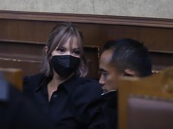 Nia Ramadhani-Ardi Bakrie Didakwa Pakai Sabu Bareng Sopir