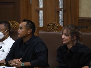 Sidang Nia Ramadhani dan Ardie Bakrie: Telat 2 Jam dan Gaya Rambut Baru