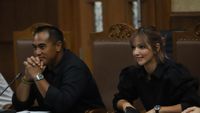 Penampakan Nia Ramadhani yang Punya Gaya Rambut Baru di Sidang Narkoba