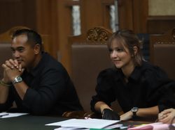 Video: Keributan di Sidang Narkoba Nia Ramadhani dan Ardi Bakrie