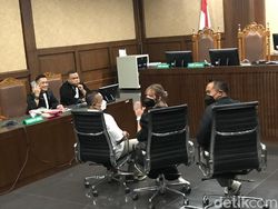 Teguran ke Nia Ramadhani-Ardi Bakrie Usai Telat Sidang Karena Diare