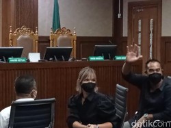 Tiba di PN Jakpus, Nia Ramadhani-Ardi Bakrie Siap Hadapi Sidang