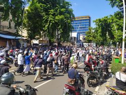 Panitia Reuni 212 Bacakan Pesan HRS, Massa Penuhi Jl Wahid Hasyim