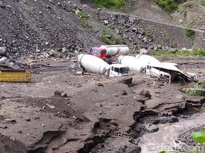 Truk Proyek Dam Magelang Tersapu Banjir Lahar Hujan Merapi, Begini Kondisinya Truk Proyek Dam Magelang Tersapu Banjir Lahar Hujan Merapi, Begini Kondisinya