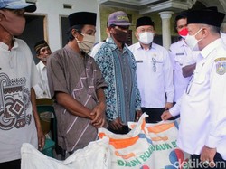 Semringahnya Petani Situbondo Dapat Pupuk Gratis di Masa Pandemi