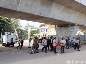 Suasana Penyekatan Akses Menuju Az Zikra Cegah Massa Reuni 212 Suasana Penyekatan Akses Menuju Az Zikra Cegah Massa Reuni 212
