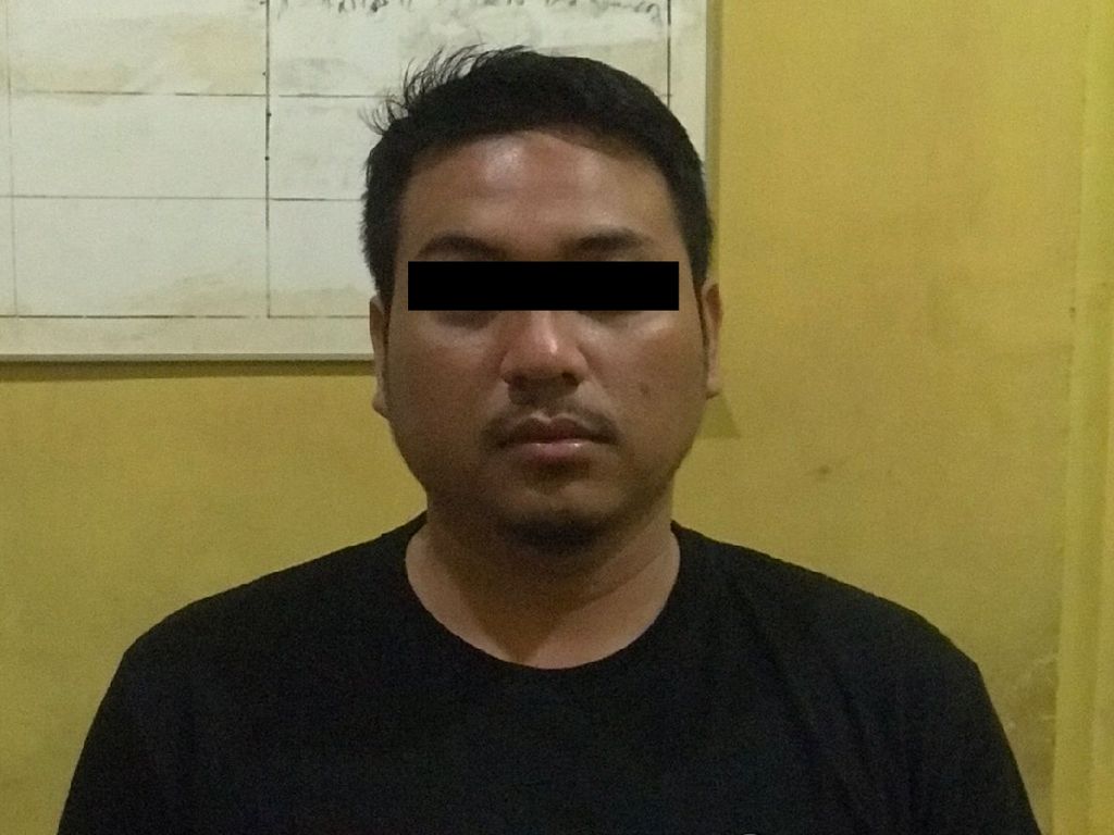 Sesat! Pria Sumut Tempel Kemaluan ke Al-Quran demi Yakinkan Pacar soal Cinta Sesat! Pria Sumut Tempel Kemaluan ke Al-Quran demi Yakinkan Pacar soal Cinta