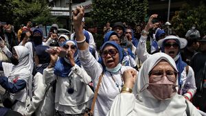 Semangat Emak-emak Ikut Aksi Reuni 212