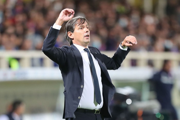 FLORENCE, ITALY - SEPTEMBER 21: Simone Inzaghi manager of FC Internazionale gestures during the Serie A match between ACF Fiorentina v FC Internazionale on September 21 in Florence, Italy.  (Photo by Gabriele Maltinti/Getty Images)