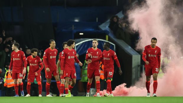Soccer Football - Premier League - Everton v Liverpool - Goodison Park, Liverpool, Britain - December 1, 2021 Liverpool's Mohamed Salah celebrates scoring their third goal with teammates Action Images via Reuters/Carl Recine EDITORIAL USE ONLY. No use with unauthorized audio, video, data, fixture lists, club/league logos or 'live' services. Online in-match use limited to 75 images, no video emulation. No use in betting, games or single club /league/player publications.  Please contact your account representative for further details.