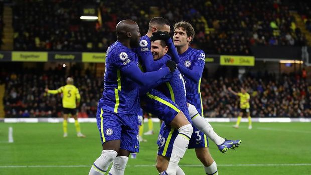 Soccer Football - Premier League - Watford v Chelsea - Vicarage Road, Watford, Britain - December 1, 2021 Chelsea's Hakim Ziyech celebrates scoring their second goal with Mason Mount, Romelu Lukaku and Marcos Alonso REUTERS/David Klein EDITORIAL USE ONLY. No use with unauthorized audio, video, data, fixture lists, club/league logos or 'live' services. Online in-match use limited to 75 images, no video emulation. No use in betting, games or single club /league/player publications.  Please contact your account representative for further details.     TPX IMAGES OF THE DAY