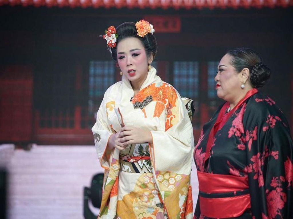 7 Foto Soimah Tampil Beda Pakai Kimono, Tak Kalah Anggun Dengan Berkebaya