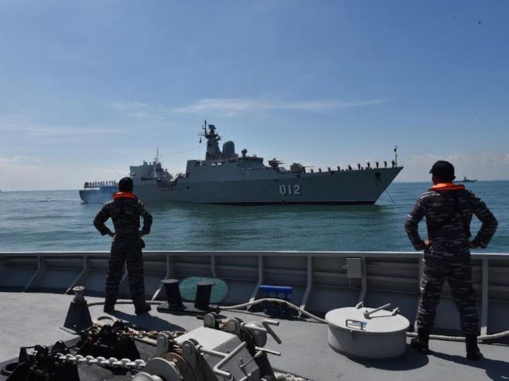 8 Kapal Perang Rusia-Negara ASEAN Wira-wiri di Selat Malaka, Ini yang Terjadi