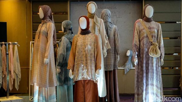 Usung Tema Minang Heritage, Ini Koleksi 10 Tahun RiaMiranda