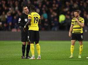 Ada Suporter Kolaps, Laga Watford Vs Chelsea Disetop 20 Menit