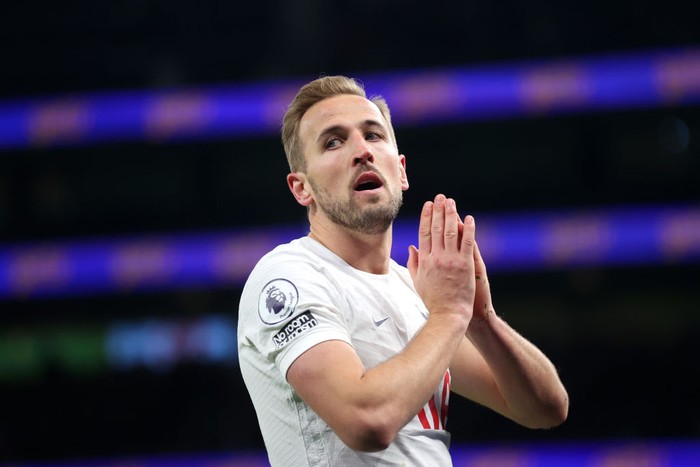 LONDON, ENGLAND - DECEMBER 02: Harry Kane of Tottenham Hotspur reacts during the Premier League match between Tottenham Hotspur and Brentford at Tottenham Hotspur Stadium on December 02, 2021 in London, England. (Photo by Julian Finney/Getty Images)