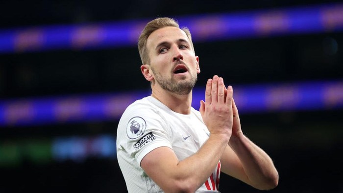 LONDON, ENGLAND - DECEMBER 02: Harry Kane of Tottenham Hotspur reacts during the Premier League match between Tottenham Hotspur and Brentford at Tottenham Hotspur Stadium on December 02, 2021 in London, England. (Photo by Julian Finney/Getty Images)