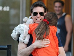 Tom Cruise Bayarkan Uang Masuk Kuliah Suri Cruise Senilai Rp 1 Miliar