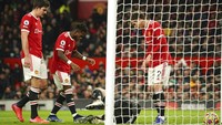 De Gea tak berdaya ketika bola sepakan Smith Rowe menjebol gawangnya. (Foto: AP/Dave Thompson)