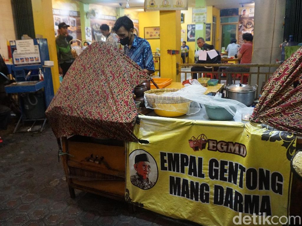 Empal Gentong Mang Darma, Kuliner Hangat nan Nyaman di Cirebon