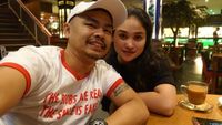 Momen Hangat Wendi Cagur Saat Santap Bareng Keluarga