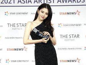 Viral Interaksi Han So Hee & Yoo Ah In, Saling Sapa Saat Duduk Sebelahan Viral Interaksi Han So Hee & Yoo Ah In, Saling Sapa Saat Duduk Sebelahan