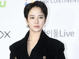 Song Ji Hyo Bikin Netizen Kagum, Pakai Bahasa Isyarat untuk Sapa Fans Difabel Song Ji Hyo Bikin Netizen Kagum, Pakai Bahasa Isyarat untuk Sapa Fans Difabel