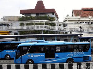Cerita Sopir TransJakarta di Tengah Isu Waktu Kerja Lebih 8 Jam Cerita Sopir TransJakarta di Tengah Isu Waktu Kerja Lebih 8 Jam