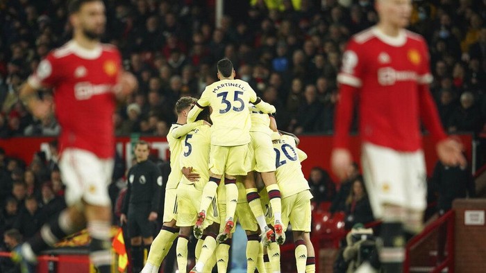 Arsenal players celebrate after Arsenal's Emile Smith Rowe scored the opening goal during the English Premier League soccer match between Manchester United and Arsenal at Old Trafford stadium in Manchester, England, Thursday, Dec. 2, 2021. (AP Photo/Dave Thompson)
