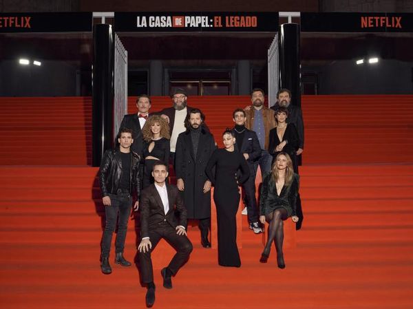 Pesta Akhir Money Heist dan para Pemerannya