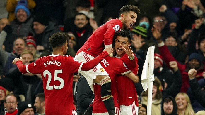 Manchester United's Cristiano Ronaldo, right, celebrates after scoring his side's second goal during the English Premier League soccer match between Manchester United and Arsenal at Old Trafford stadium in Manchester, England, Thursday, Dec. 2, 2021. (AP Photo/Dave Thompson)