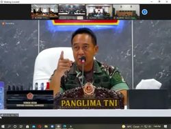Momen Panglima TNI Murka Gegara Kasrem Merauke Sibuk Main HP di Rapat