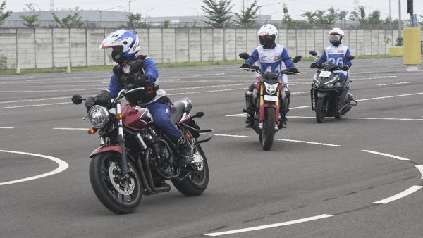 Warga Bekasi, Ini Lho Cara Aman Berkendara Roda Dua