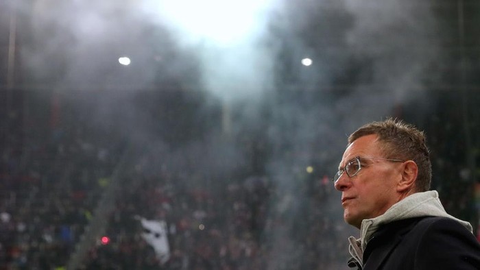 SALZBURG, AUSTRIA - NOVEMBER 29:  Ralph Rangnick, head coach of Leipzig looks on during the UEFA Europa League Group B match between RB Salzburg and RB Leipzig at  on November 29, 2018 in Salzburg, Austria.  (Photo by Alexander Hassenstein/Getty Images)