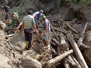 Pipa Diterjang Lahar Merapi, BPBD Kirim Air Bersih ke Warga KRB Klaten Pipa Diterjang Lahar Merapi, BPBD Kirim Air Bersih ke Warga KRB Klaten