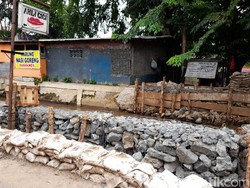 Sebulan Berlalu, Proyek Tanggul Hek Kramat Jati Masih Tunggu E-Katalog