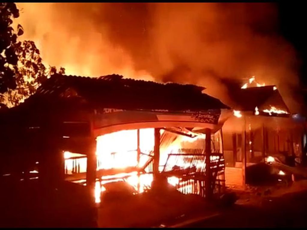 Tiga Rumah Semipermanen di Majene Sulbar Ludes Dilalap Api