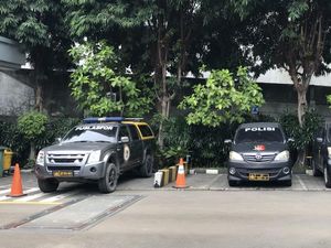 Tim Puslabfor Olah TKP Kebakaran di Gedung Cyber 1 Jaksel