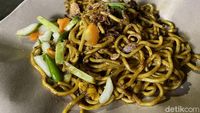 Ini Bakmi Kayu Bakar Topping Babi Kecap Legendaris dari Tahun 1960 di Jakarta