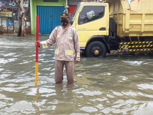 Banjir Rob di Lodan Raya Jakut Masih 25 Cm, Polisi: Tak Ada Tanggul Jebol Banjir Rob di Lodan Raya Jakut Masih 25 Cm, Polisi: Tak Ada Tanggul Jebol