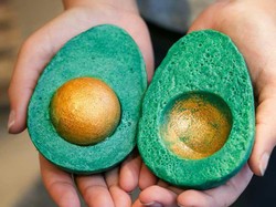 Duh! Wanita Ini Bikin Panik Setelah Makan Sabun yang Bentuknya Mirip Makanan