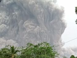 Gunung Semeru Erupsi, Netizen Ramai Kirim Doa