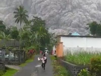 Foto Detik-detik Erupsi Gunung Semeru