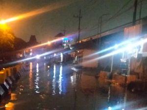 Jalan Kalimas Surabaya Tergenang 10-20 Cm Dampak Banjir Rob