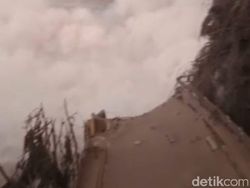 Diterjang Banjir Lahar Semeru, Jembatan Penghubung Lumajang-Malang Putus