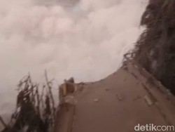 Diterjang Banjir Lahar Semeru, Jembatan Penghubung Lumajang-Malang Putus