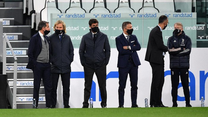 TURIN, ITALY - APRIL 21: Fabio Paratici, Pavel Nedved and Andrea Agneli look on prior to the Serie A match between Juventus  and Parma Calcio at Allianz Stadium on April 21, 2021 in Turin, Italy. Sporting stadiums around Italy remain under strict restrictions due to the Coronavirus Pandemic as Government social distancing laws prohibit fans inside venues resulting in games being played behind closed doors. (Photo by Valerio Pennicino/Getty Images )