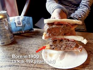 Klasik Banget! Ini Restoran Burger Pertama di Dunia, Ada Sejak Tahun 1900 Klasik Banget! Ini Restoran Burger Pertama di Dunia, Ada Sejak Tahun 1900